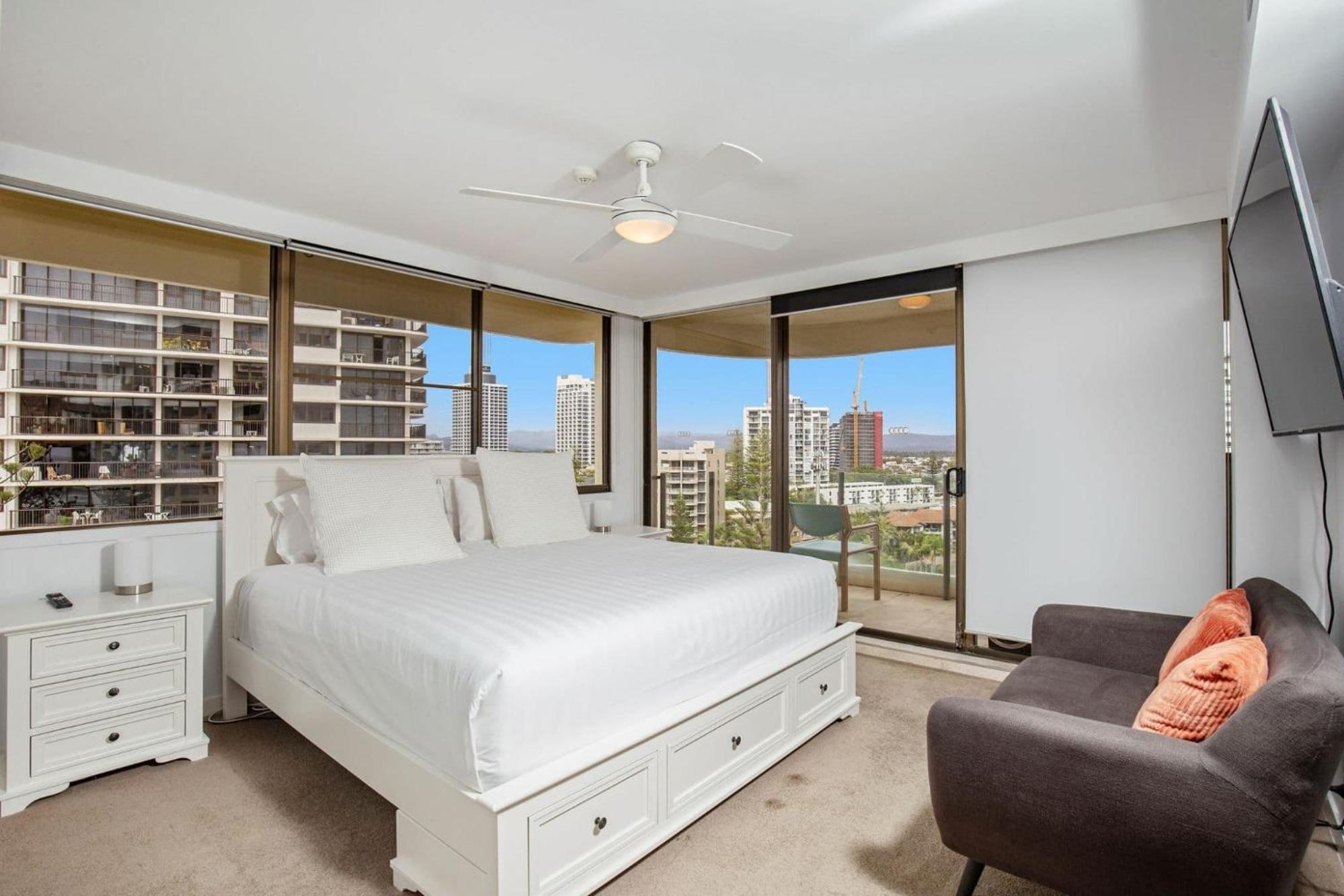 Dorchester On The Beach Gold Coast Exterior photo