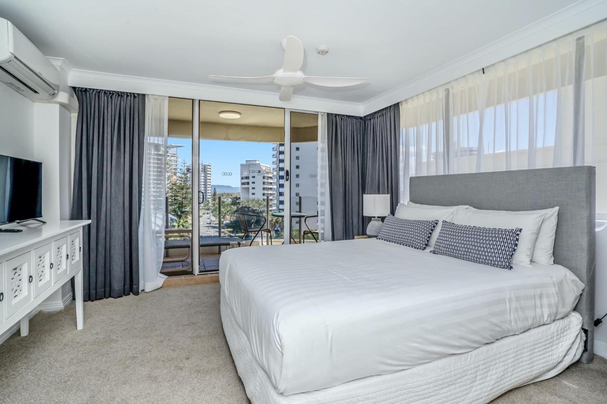 Dorchester On The Beach Gold Coast Exterior photo