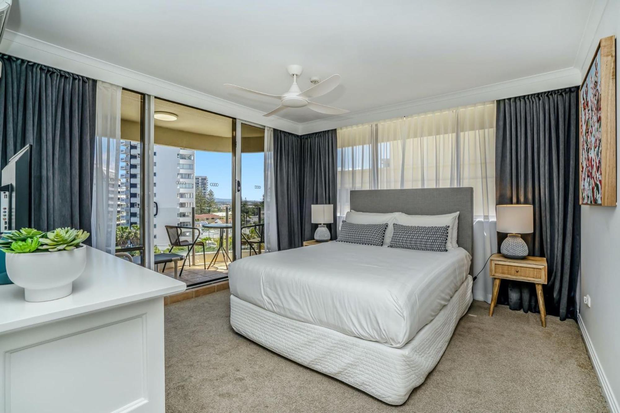 Dorchester On The Beach Gold Coast Exterior photo