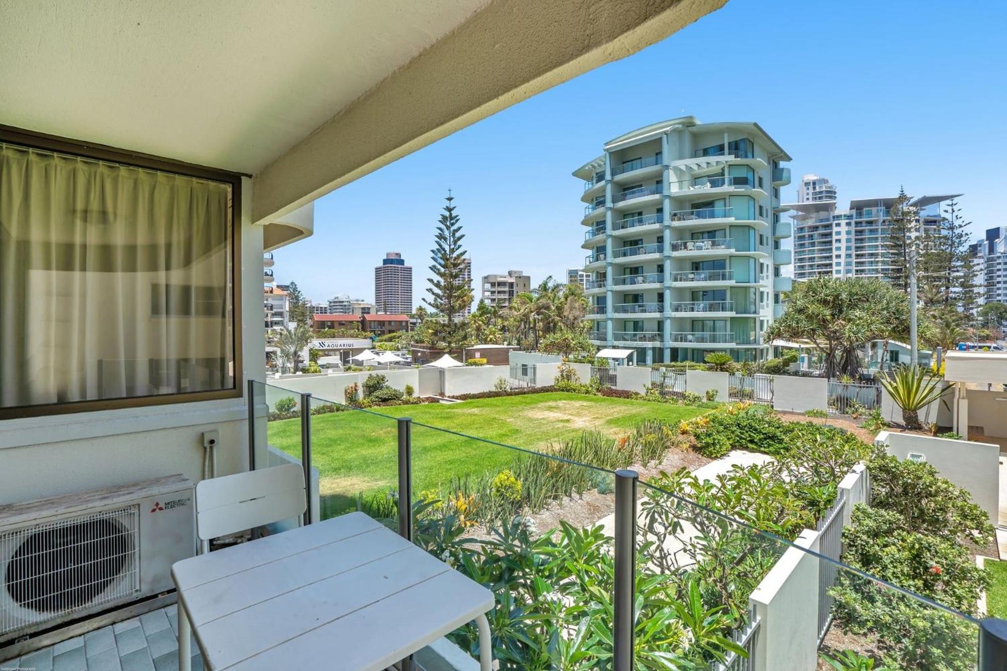 Dorchester On The Beach Gold Coast Exterior photo